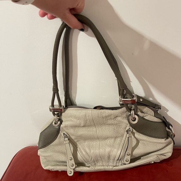 B. Makosky Shoulder/ Crossover Bag. - Picture 5 of 6